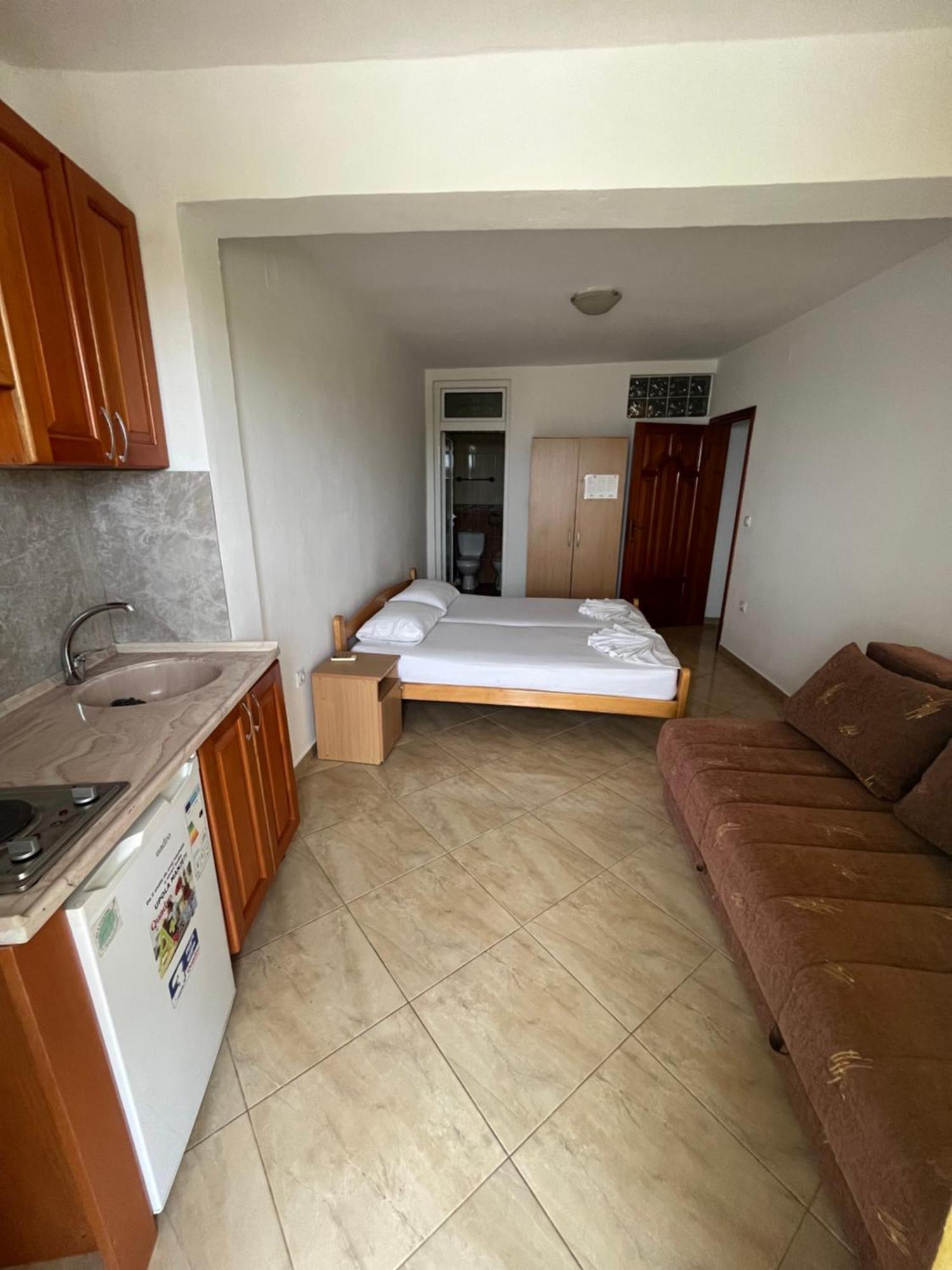 Sand And Sea Apartments Ulcinj Bagian luar foto