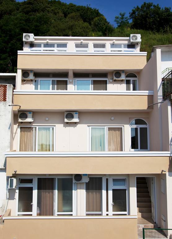 Sand And Sea Apartments Ulcinj Bagian luar foto